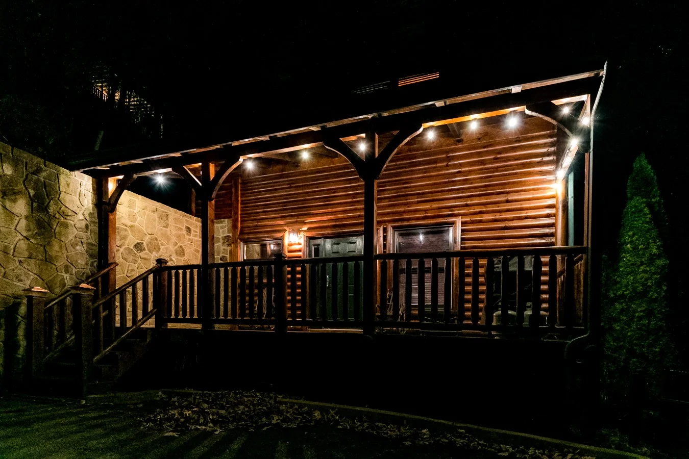 Log cabin exterior near Gatlinburg, an alternative to hearthside cabin rentals Pigeon Forge TN