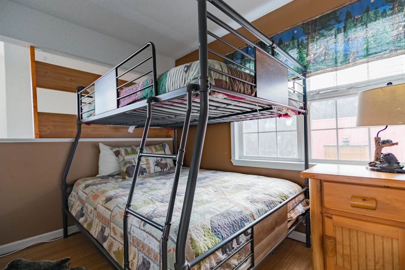 Cozy mountain cabin bedroom with bunk beds and rustic decor in Gatlinburg